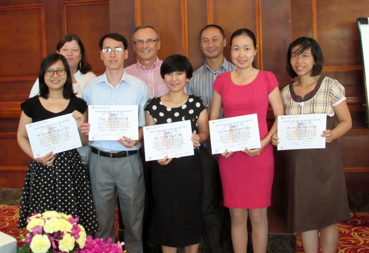 Les boursiers diplômés de la CCAF-FCVI ont participé à une formation supérieure au Vietnam.