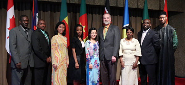 The graduating Fellows with Auditor General Michael Ferguson